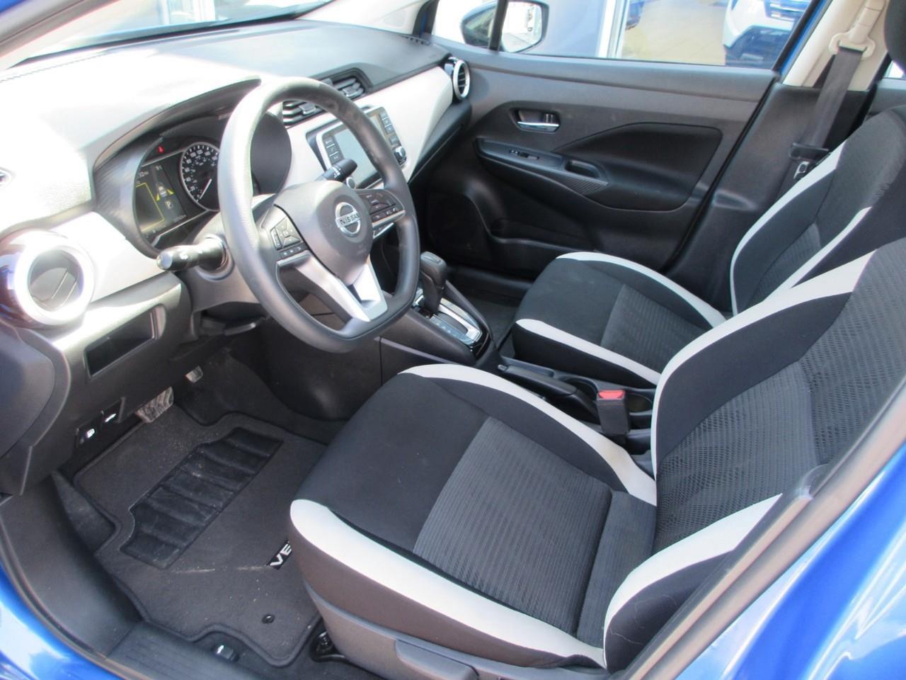 2022 Nissan Versa SV Photo