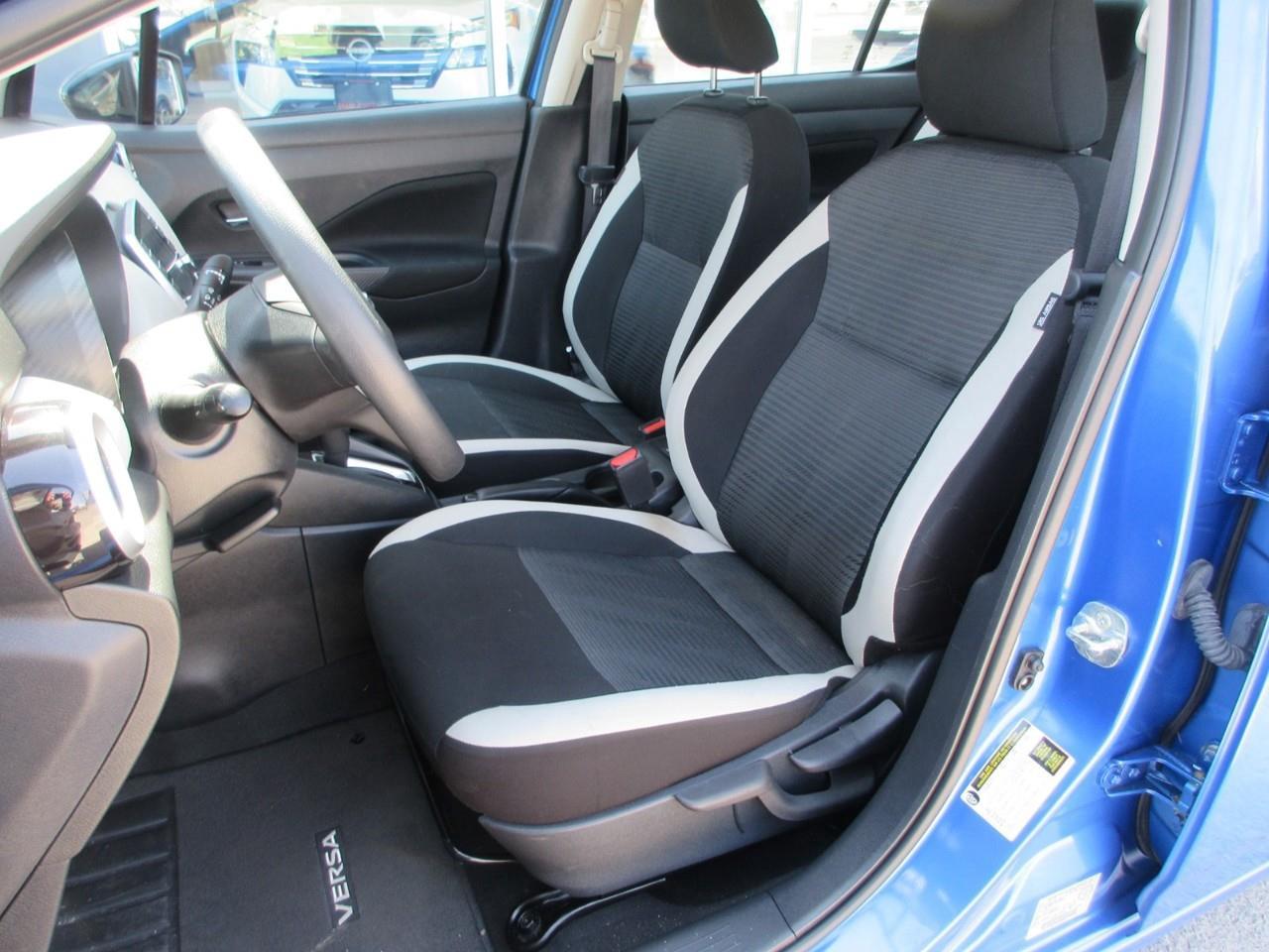 2022 Nissan Versa SV Photo