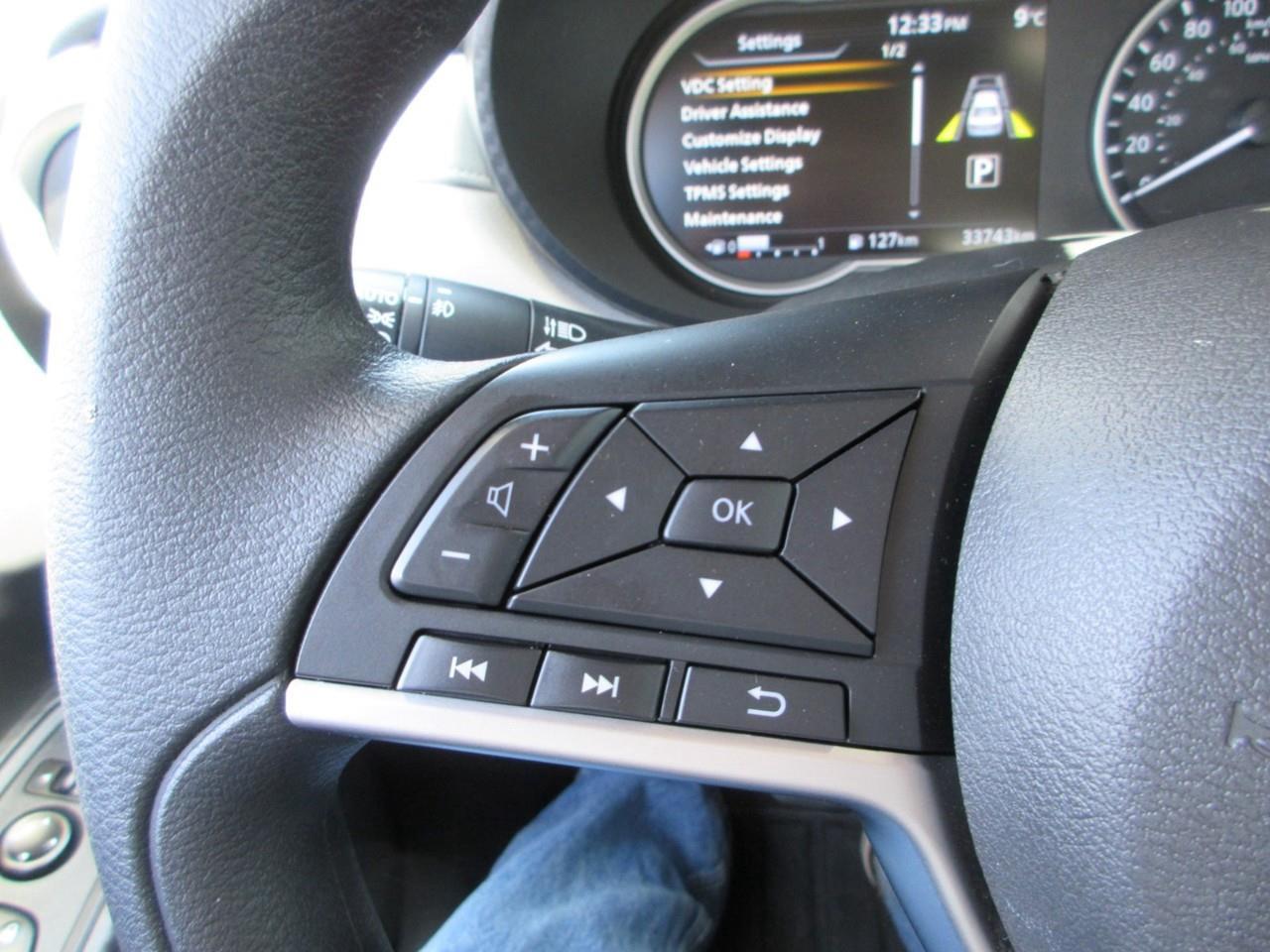 2022 Nissan Versa SV Photo