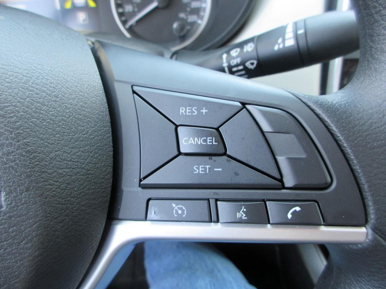 2022 Nissan Versa SV Photo