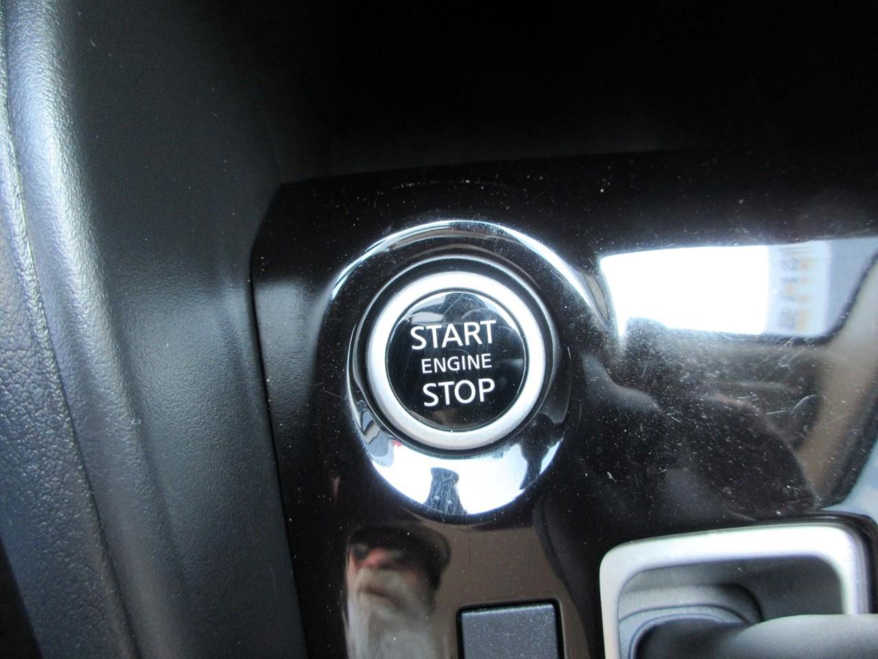 2022 Nissan Versa SV Photo