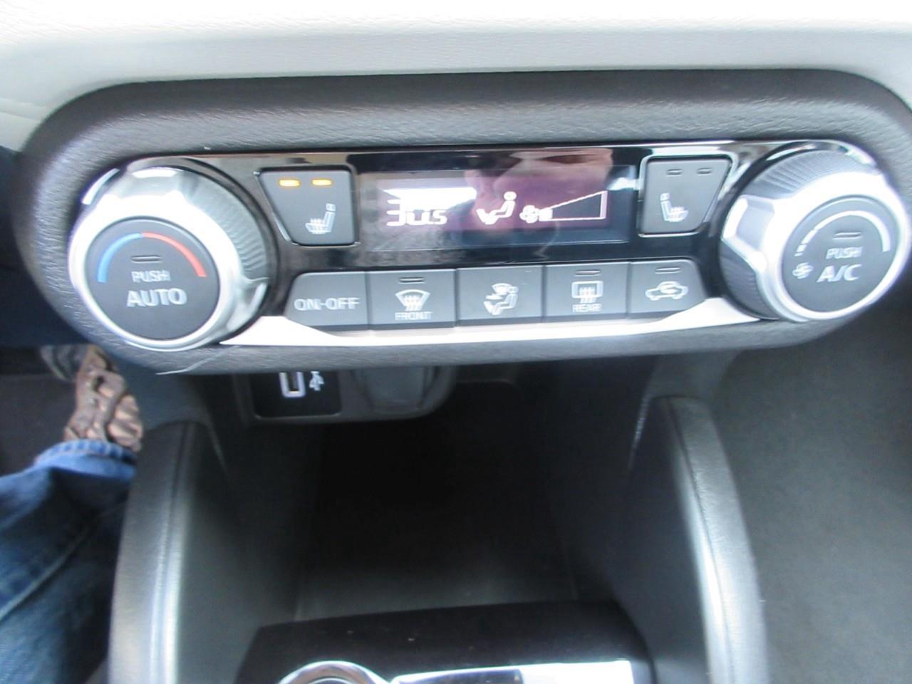 2022 Nissan Versa SV Photo