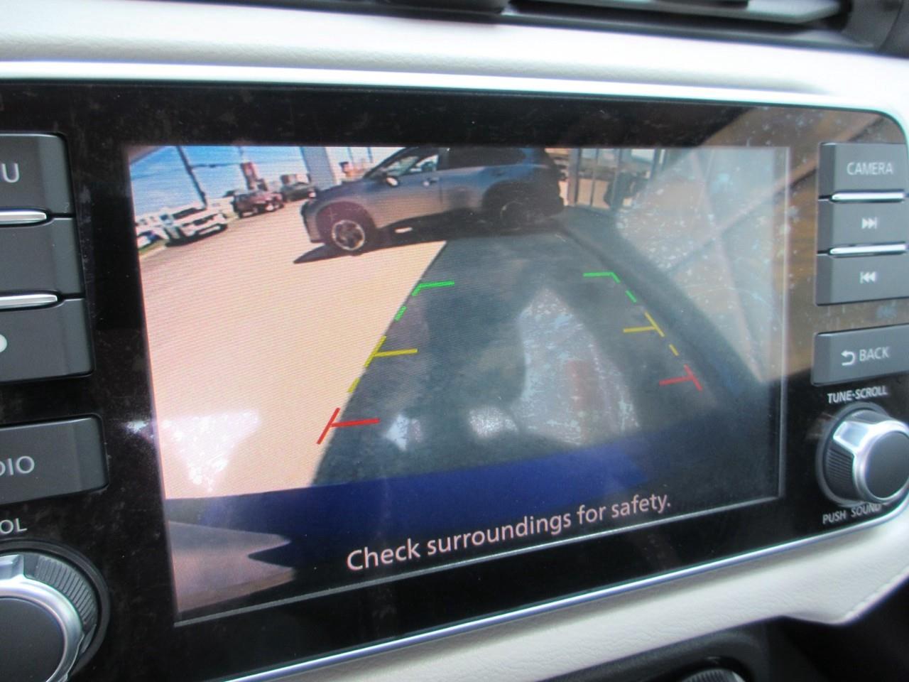 2022 Nissan Versa SV Photo