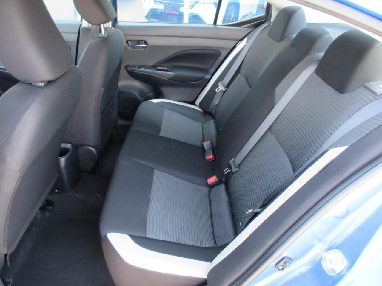 2022 Nissan Versa SV Photo