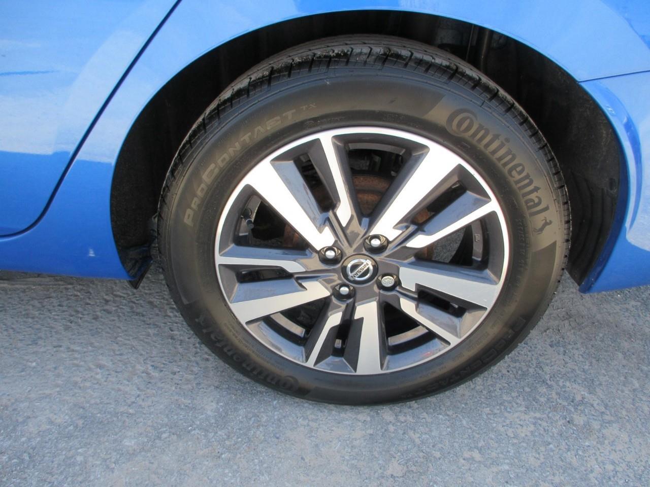 2022 Nissan Versa SV Photo