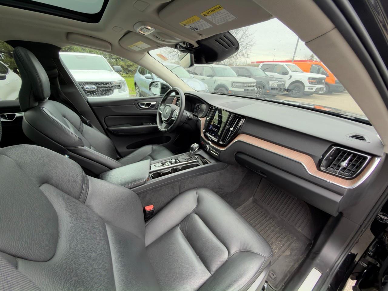 2021 Volvo XC60 T6 Momentum CLIMATE PK|CARPLAY|11 SVC RECORDS|NO ACCIDENTS Photo