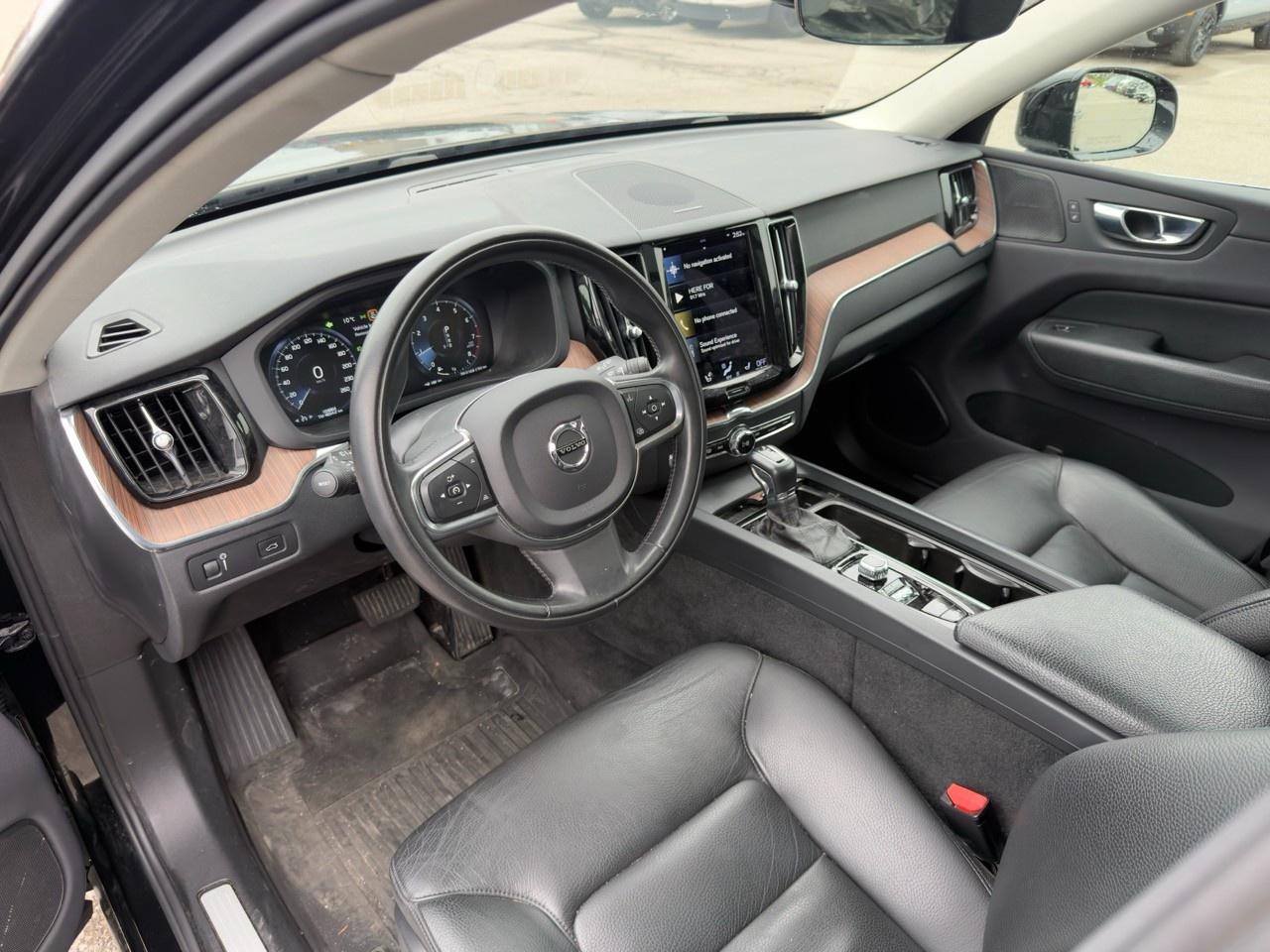 2021 Volvo XC60 T6 Momentum CLIMATE PK|CARPLAY|11 SVC RECORDS|NO ACCIDENTS Photo