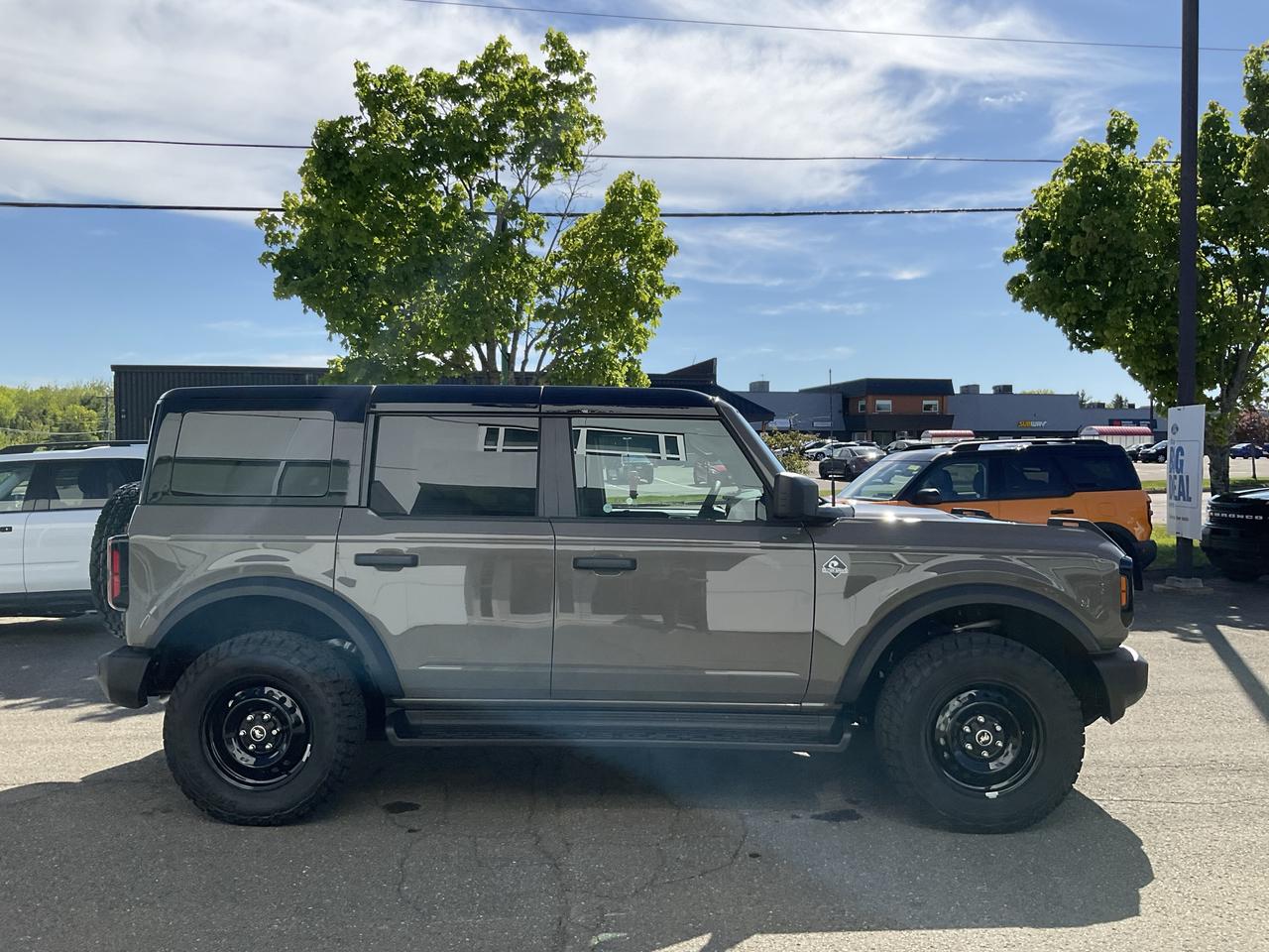 2026 Ford Bronco Outer Banks Photo3