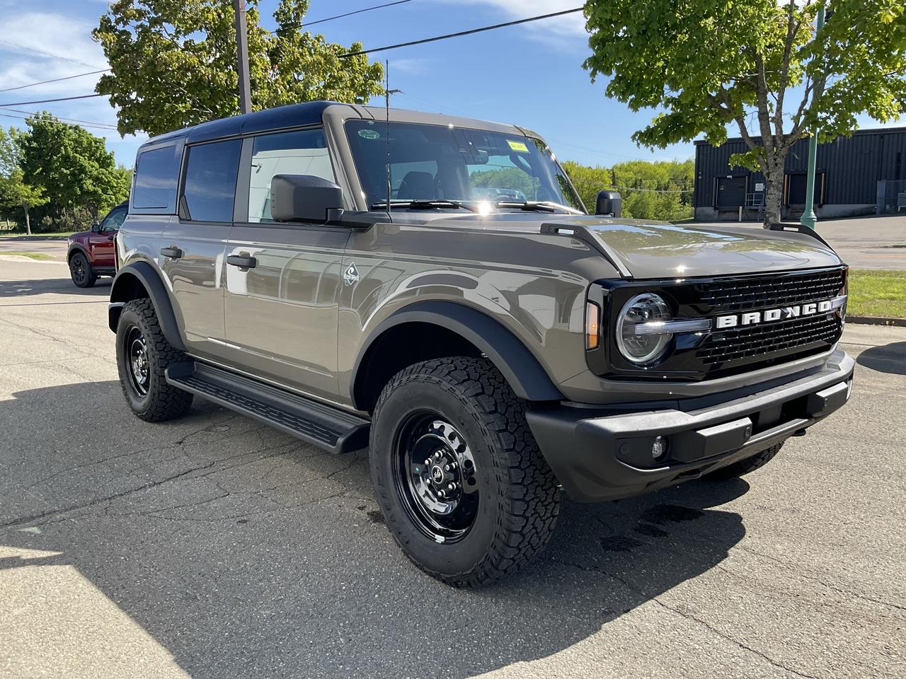 2026 Ford Bronco Outer Banks Photo2