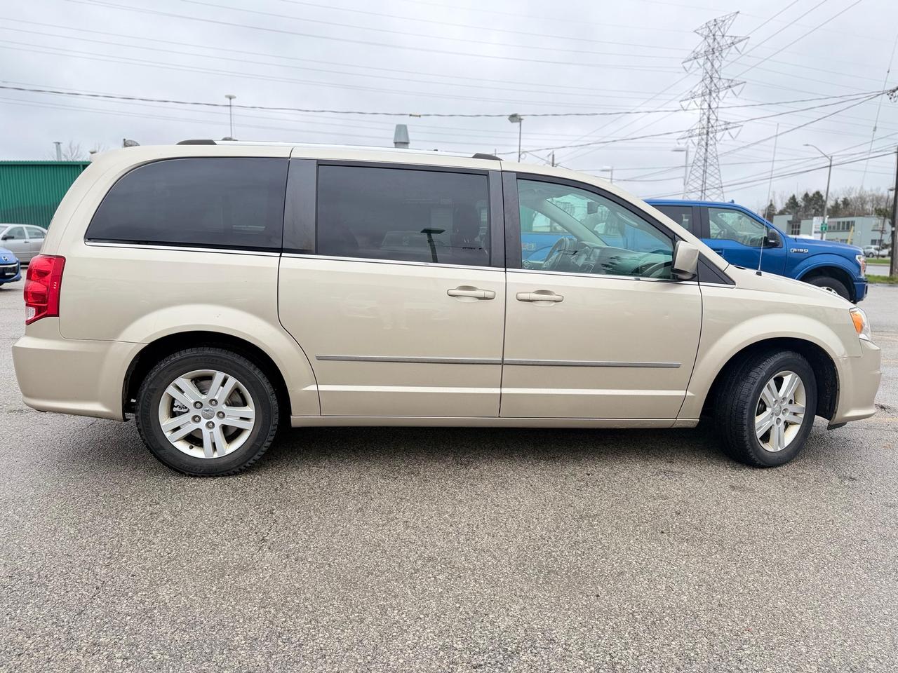 2015 Dodge Grand Caravan Crew Plus Photo3