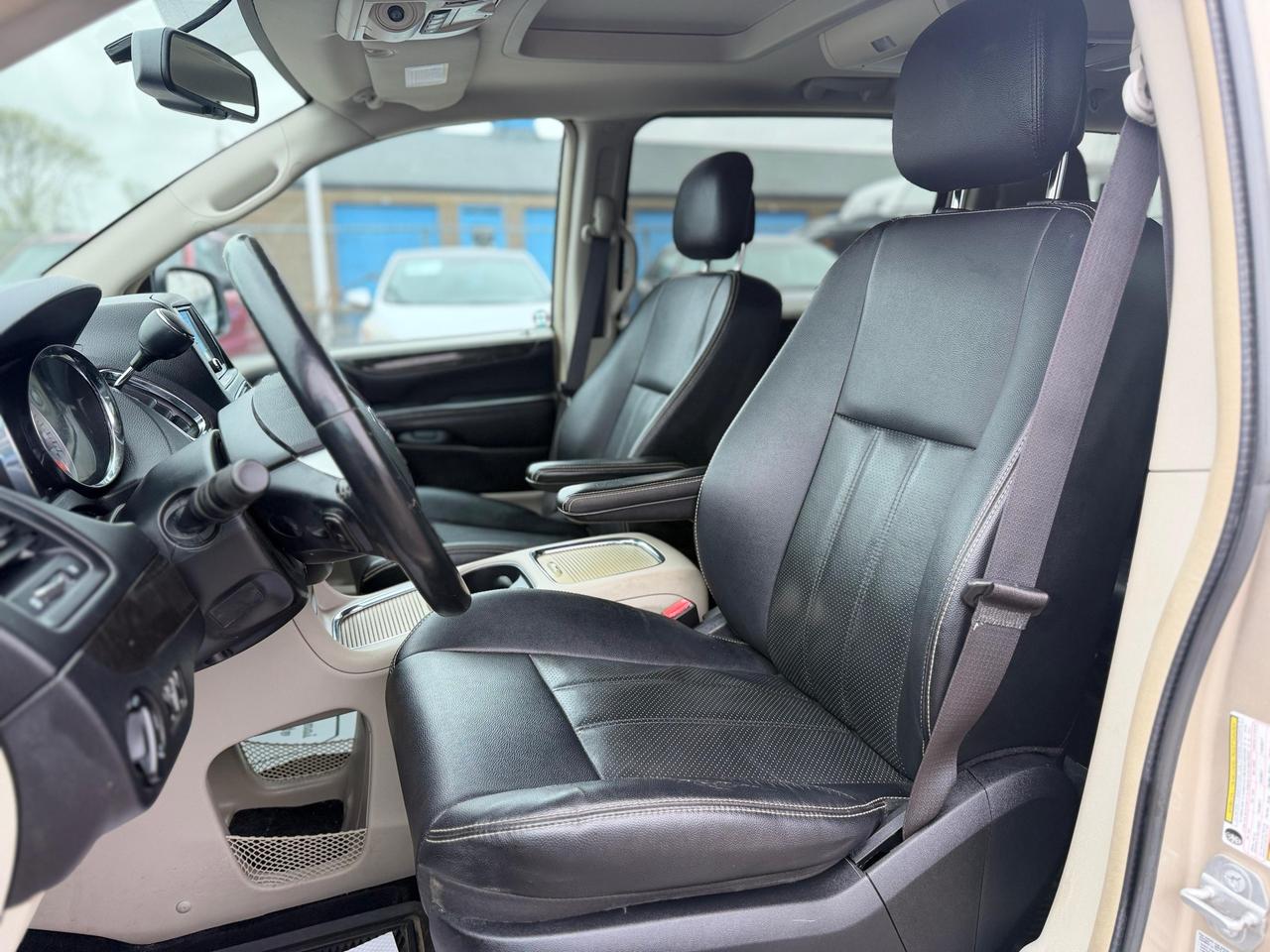 2015 Dodge Grand Caravan Crew Plus Photo