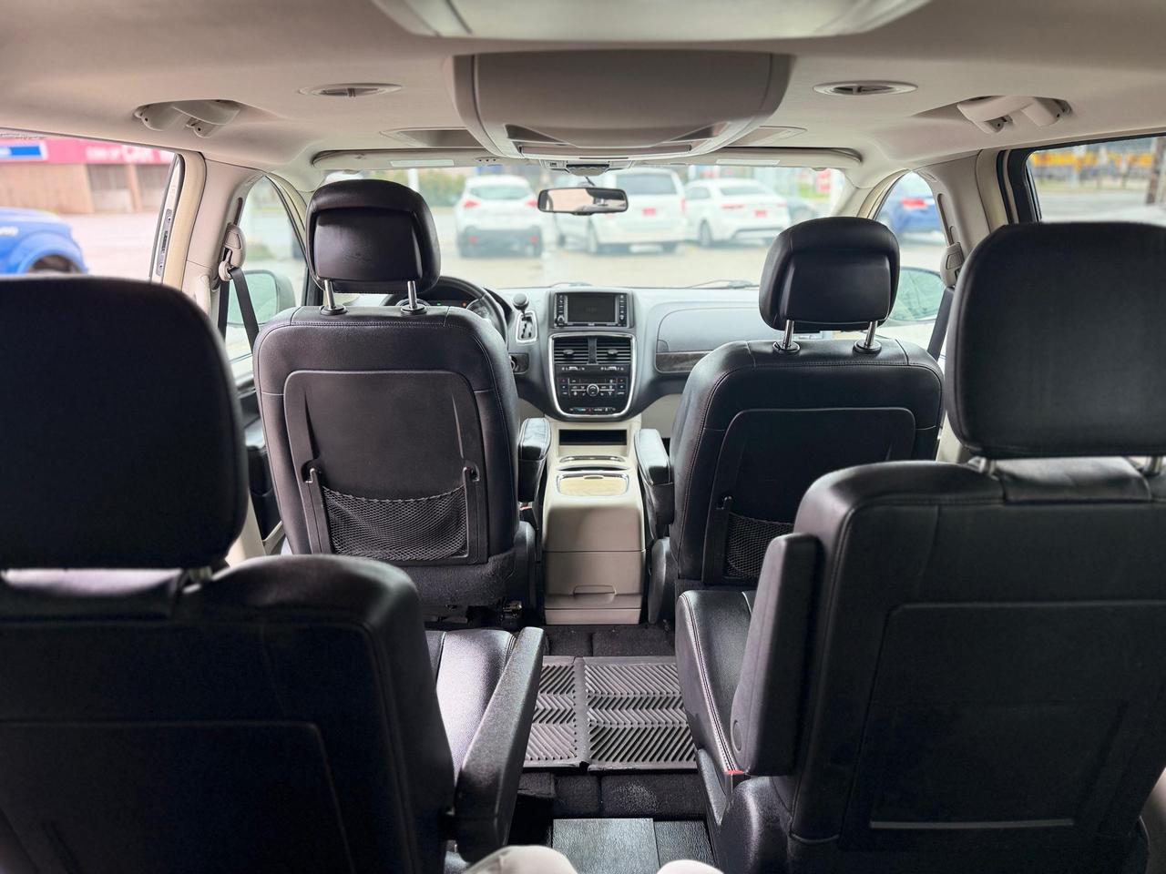 2015 Dodge Grand Caravan Crew Plus Photo