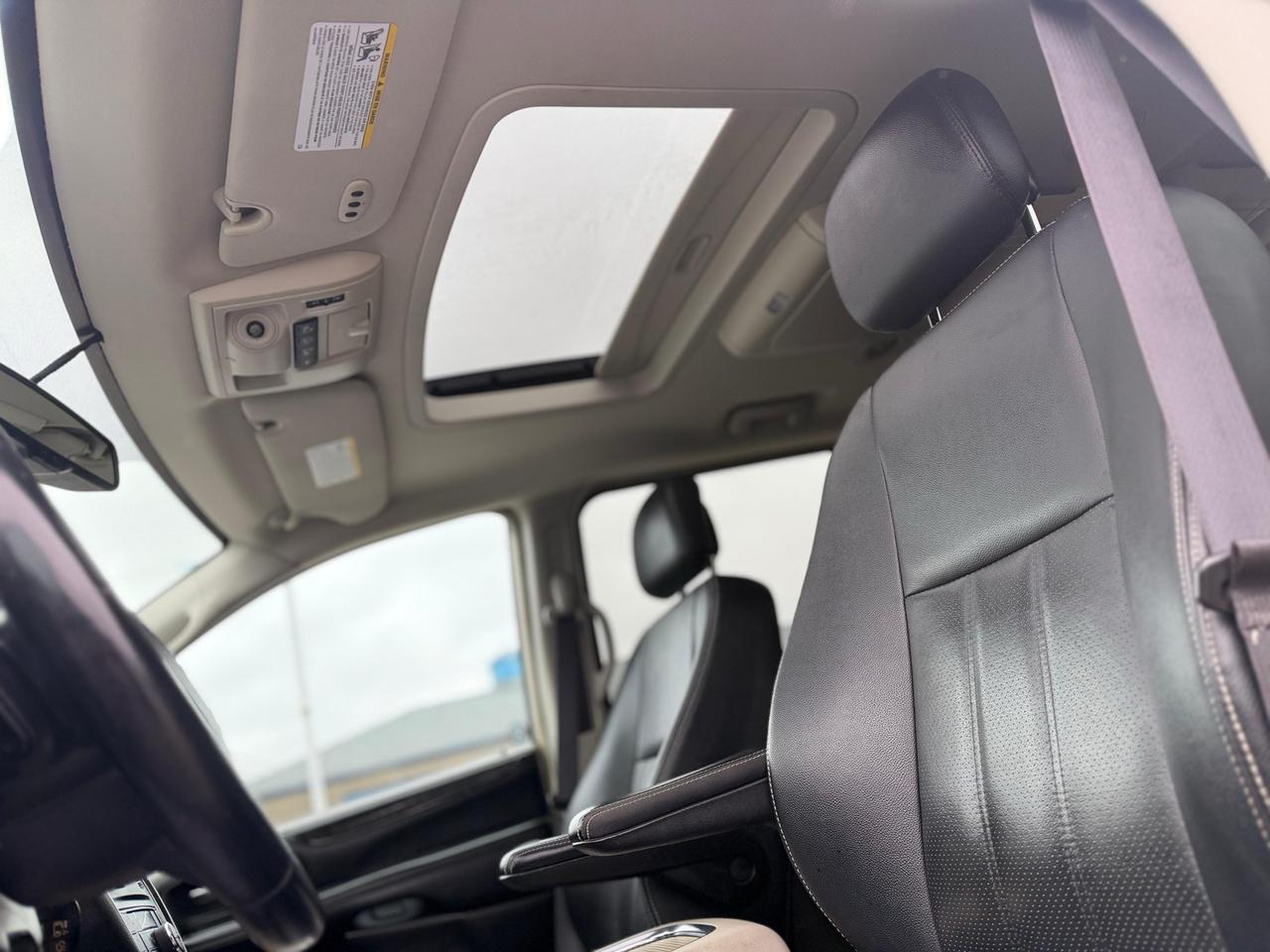 2015 Dodge Grand Caravan Crew Plus Photo