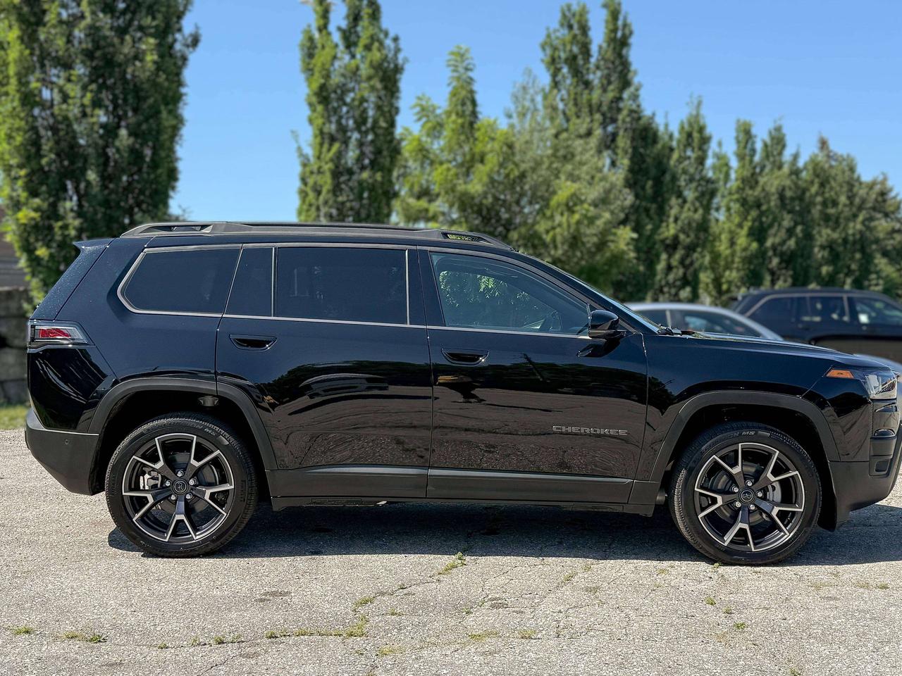 2026 Jeep Cherokee Overland 4x4 Photo3