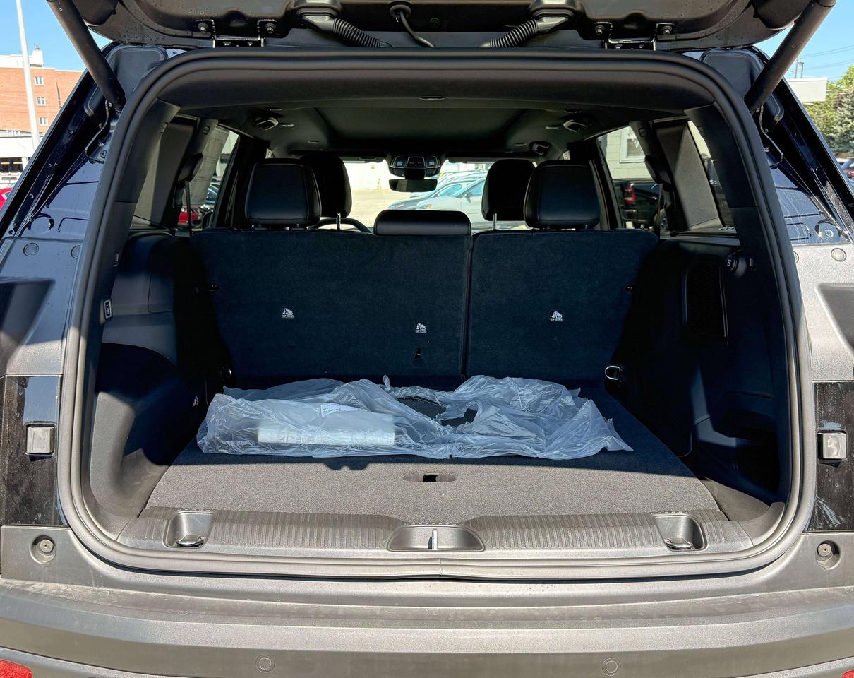 2026 Jeep Cherokee Overland 4x4 Photo