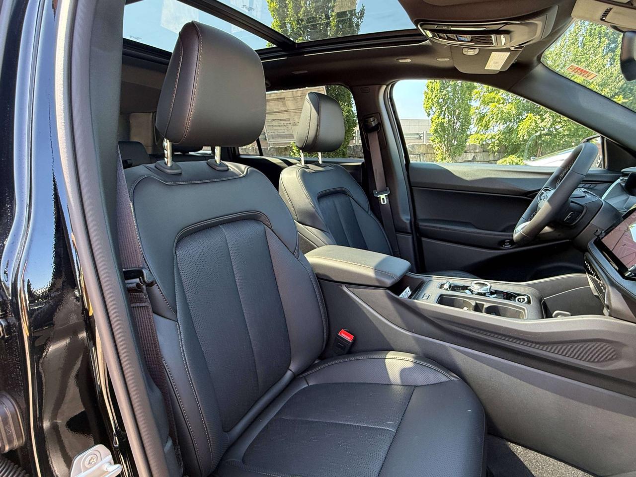2026 Jeep Cherokee Overland 4x4 Photo