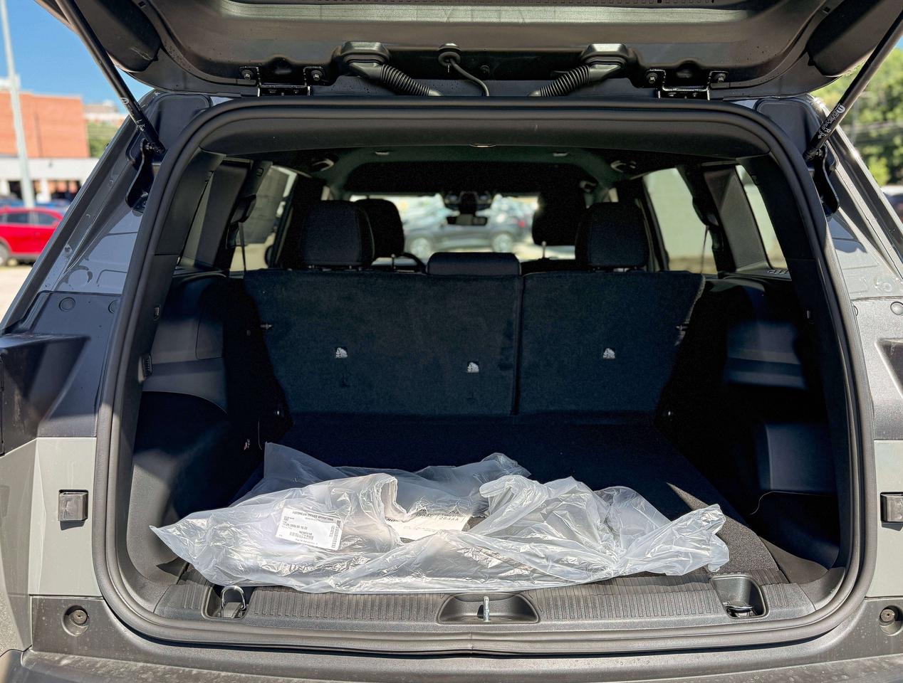 2026 Jeep Cherokee LAREDO 4x4 Photo