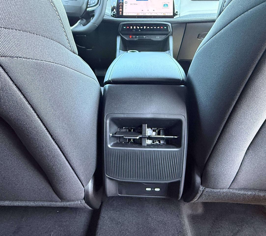 2026 Jeep Cherokee LAREDO 4x4 Photo