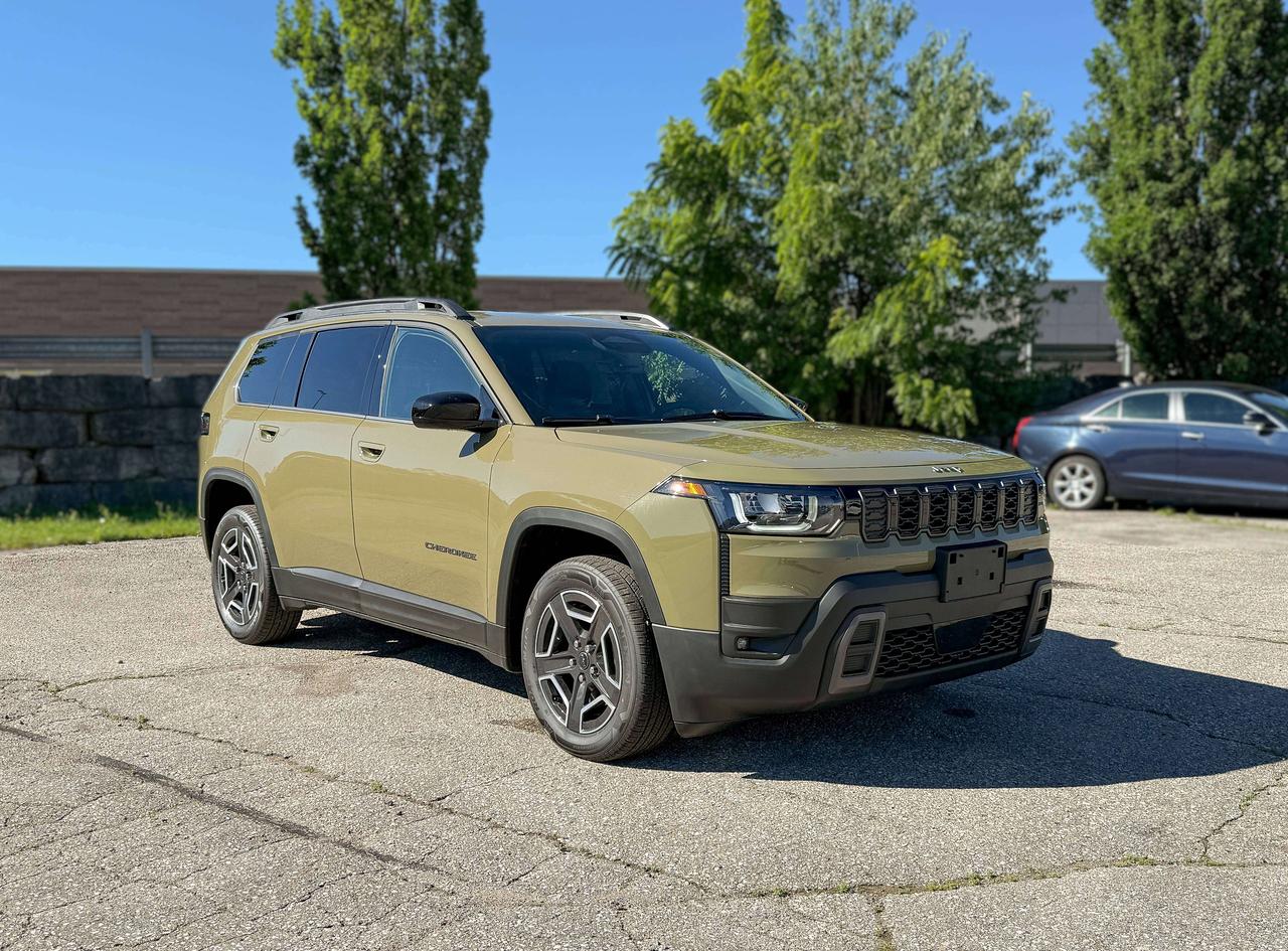2026 Jeep Cherokee LAREDO 4x4 Photo