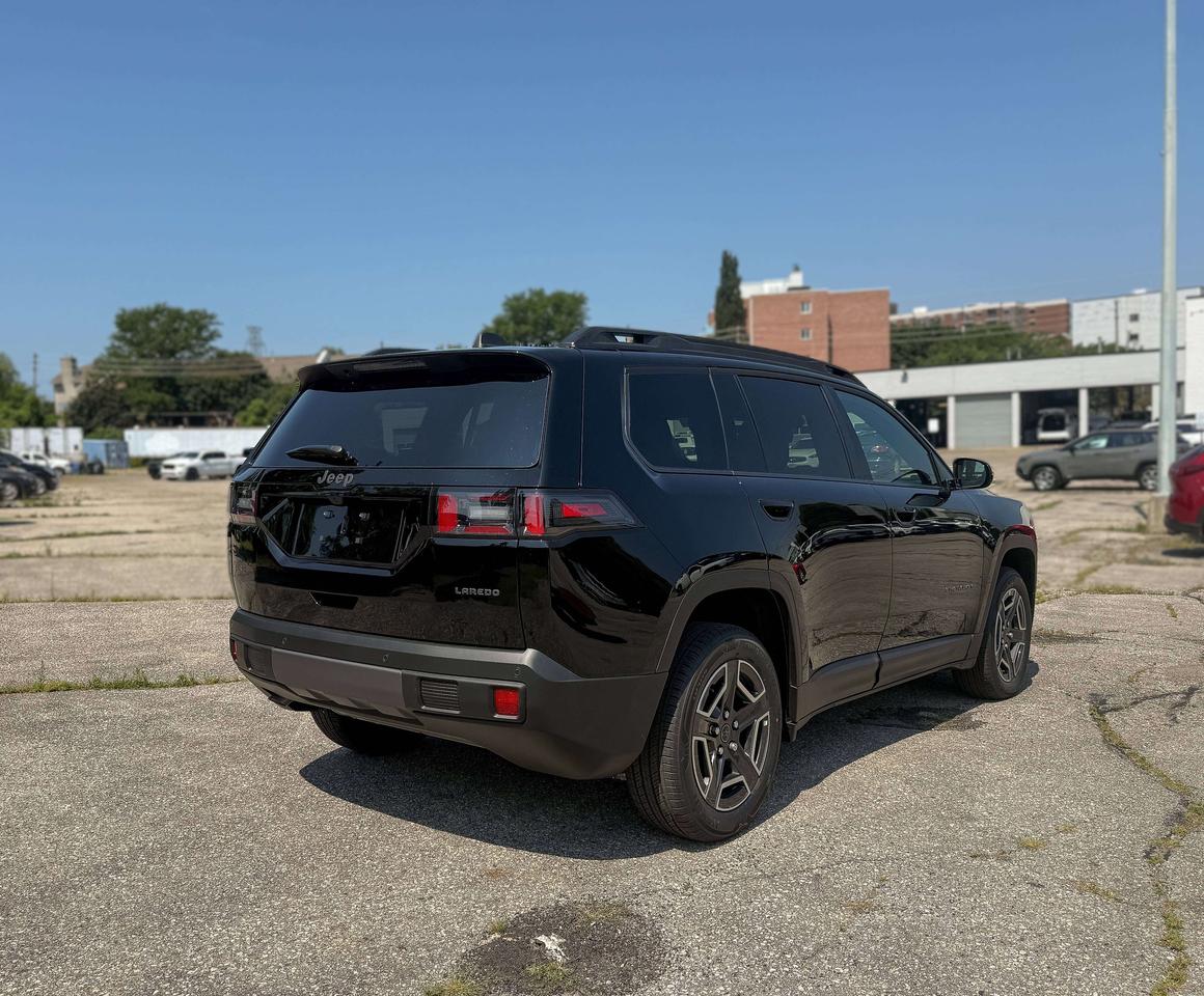 2026 Jeep Cherokee LAREDO 4x4 Photo