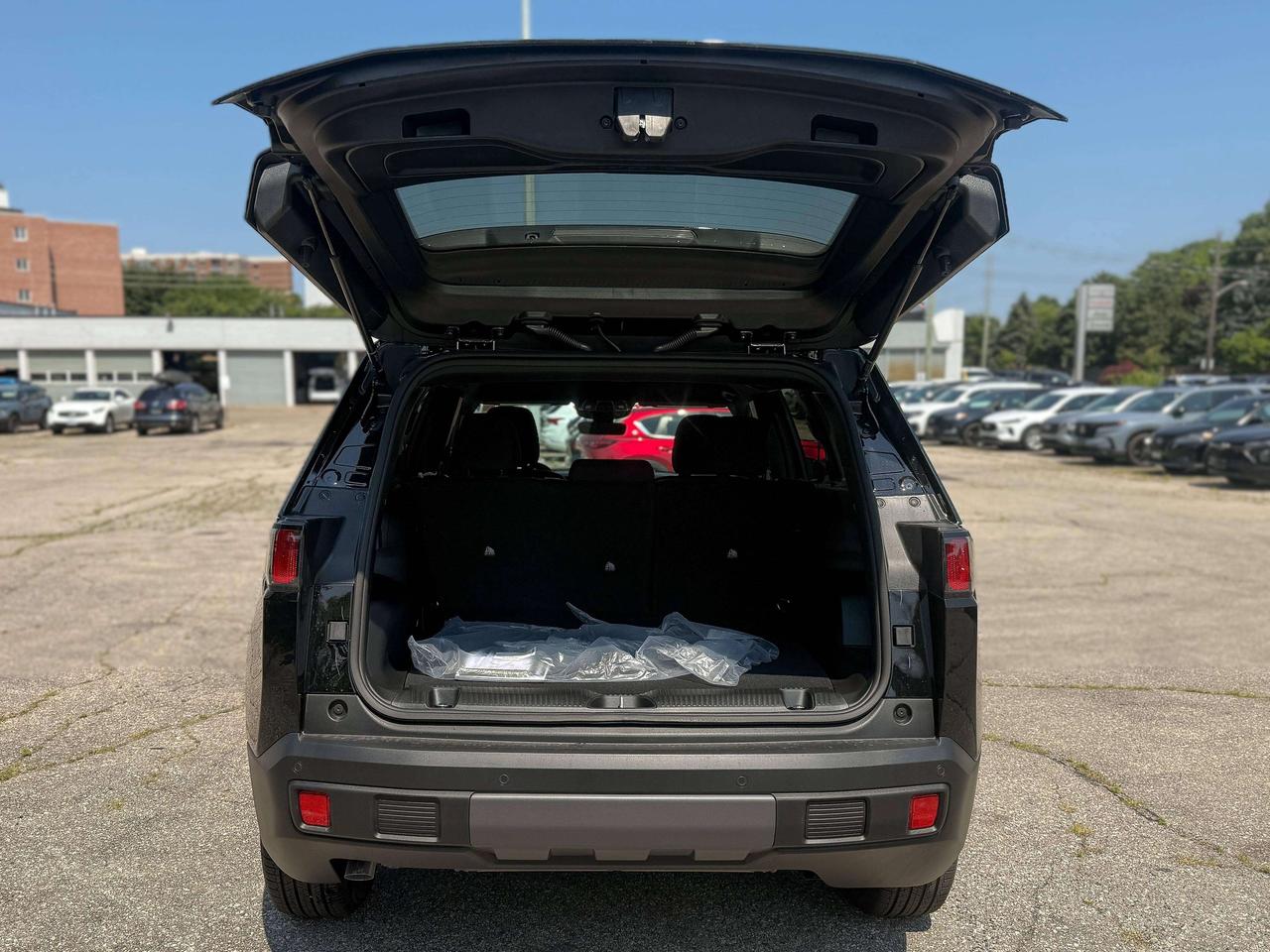 2026 Jeep Cherokee LAREDO 4x4 Photo