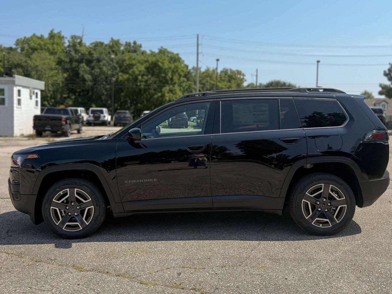 2026 Jeep Cherokee LAREDO 4x4 Photo