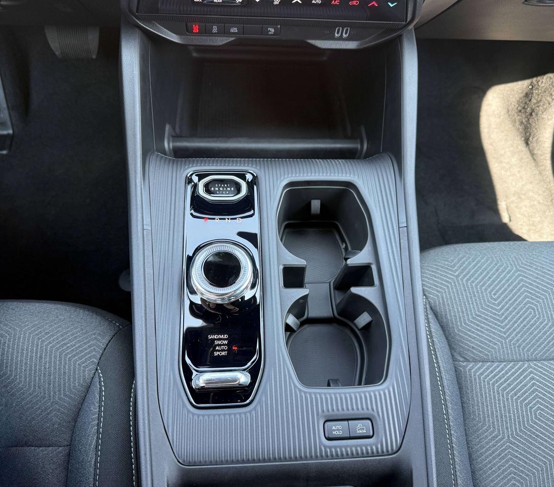 2026 Jeep Cherokee LAREDO 4x4 Photo