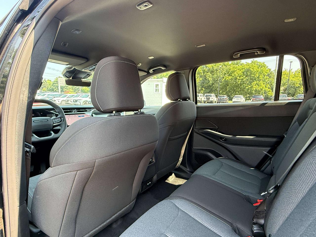 2026 Jeep Cherokee LAREDO 4x4 Photo