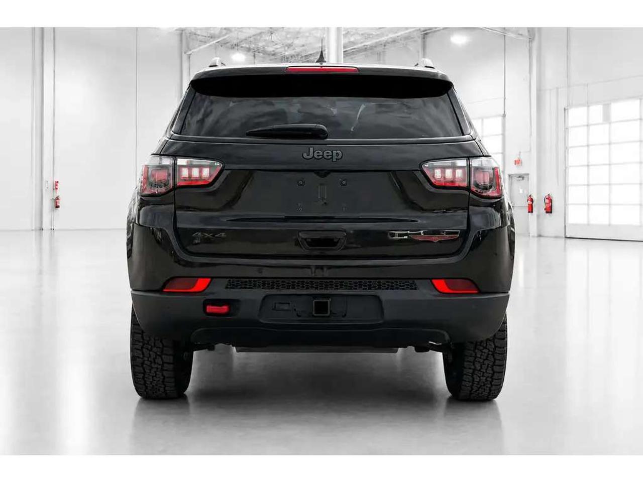2026 Jeep Compass TRAILHAWK | Sun & Sound Grp | Leather | 4x4 Photo3