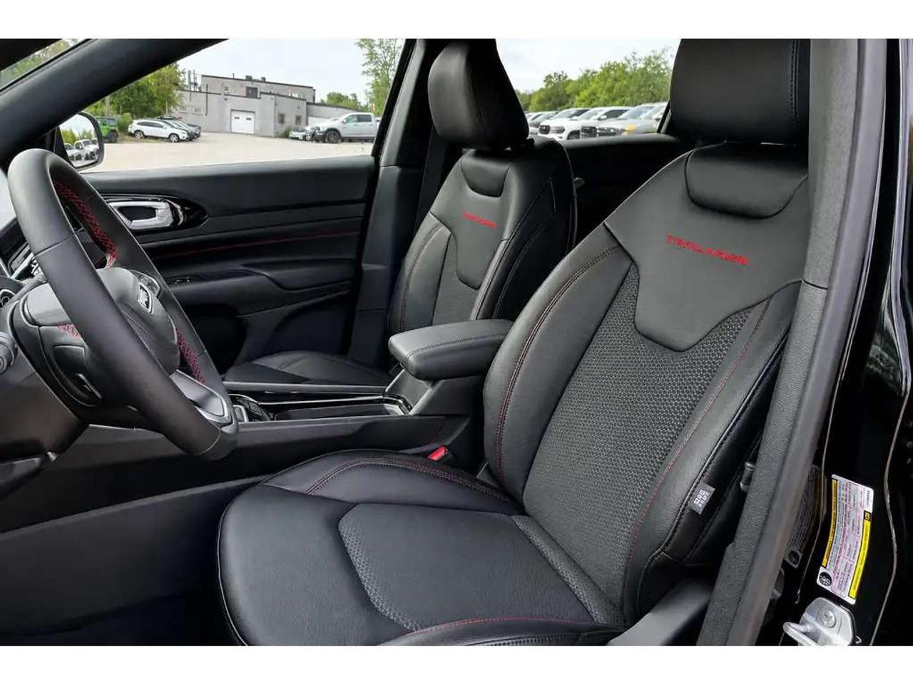 2026 Jeep Compass TRAILHAWK | Sun & Sound Grp | Leather | 4x4 Photo