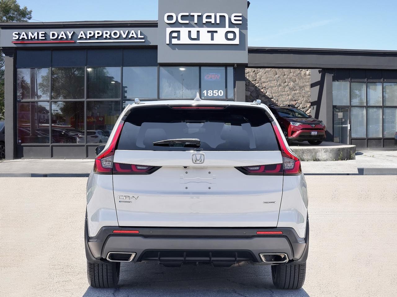 2023 Honda CR-V Hybrid Touring AWD Photo4