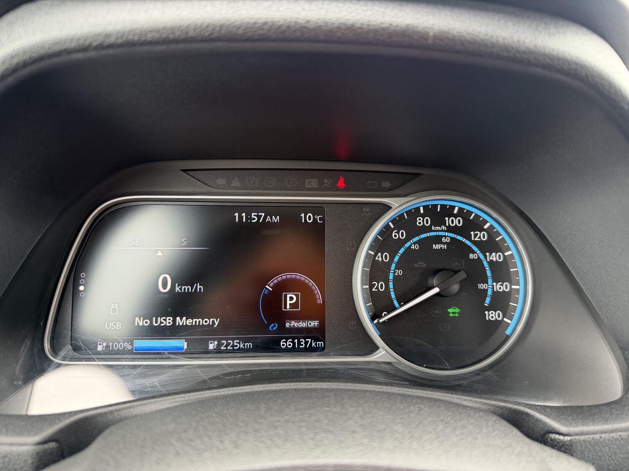 2018 Nissan Leaf SL Hatchback Photo