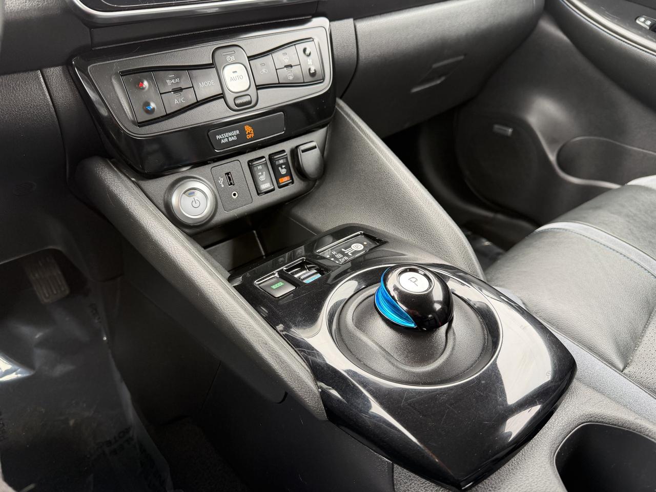 2018 Nissan Leaf SL Hatchback Photo