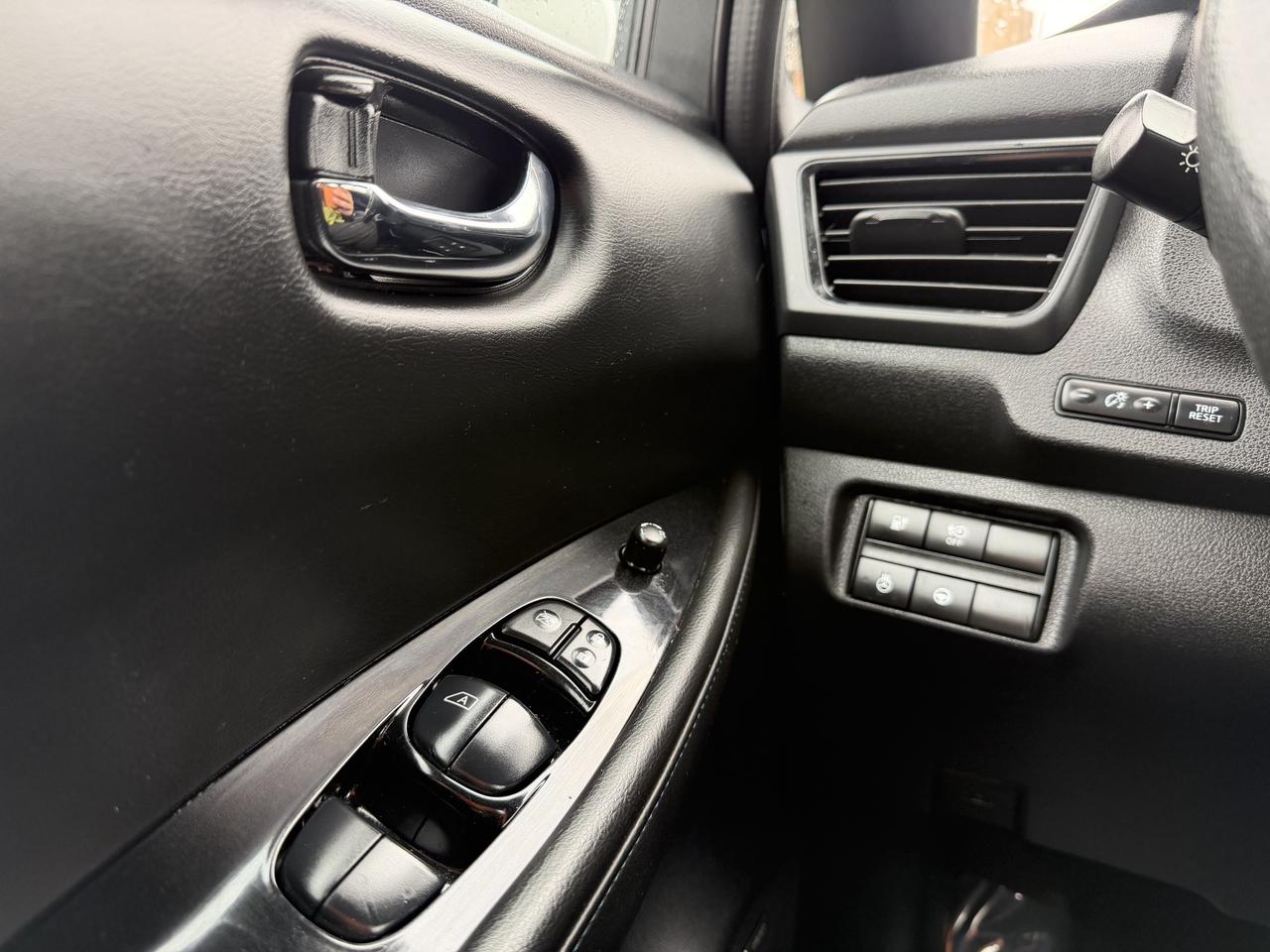 2018 Nissan Leaf SL Hatchback Photo
