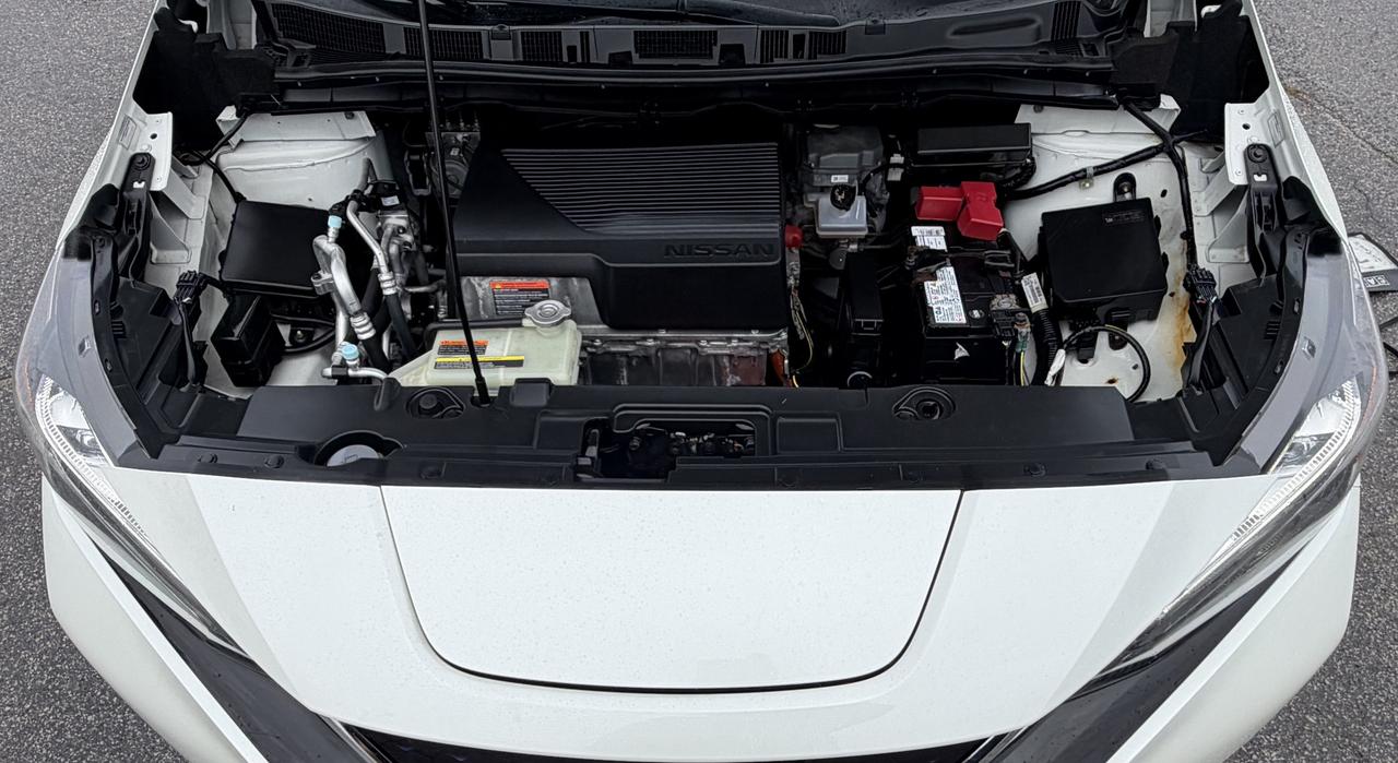 2018 Nissan Leaf SL Hatchback Photo