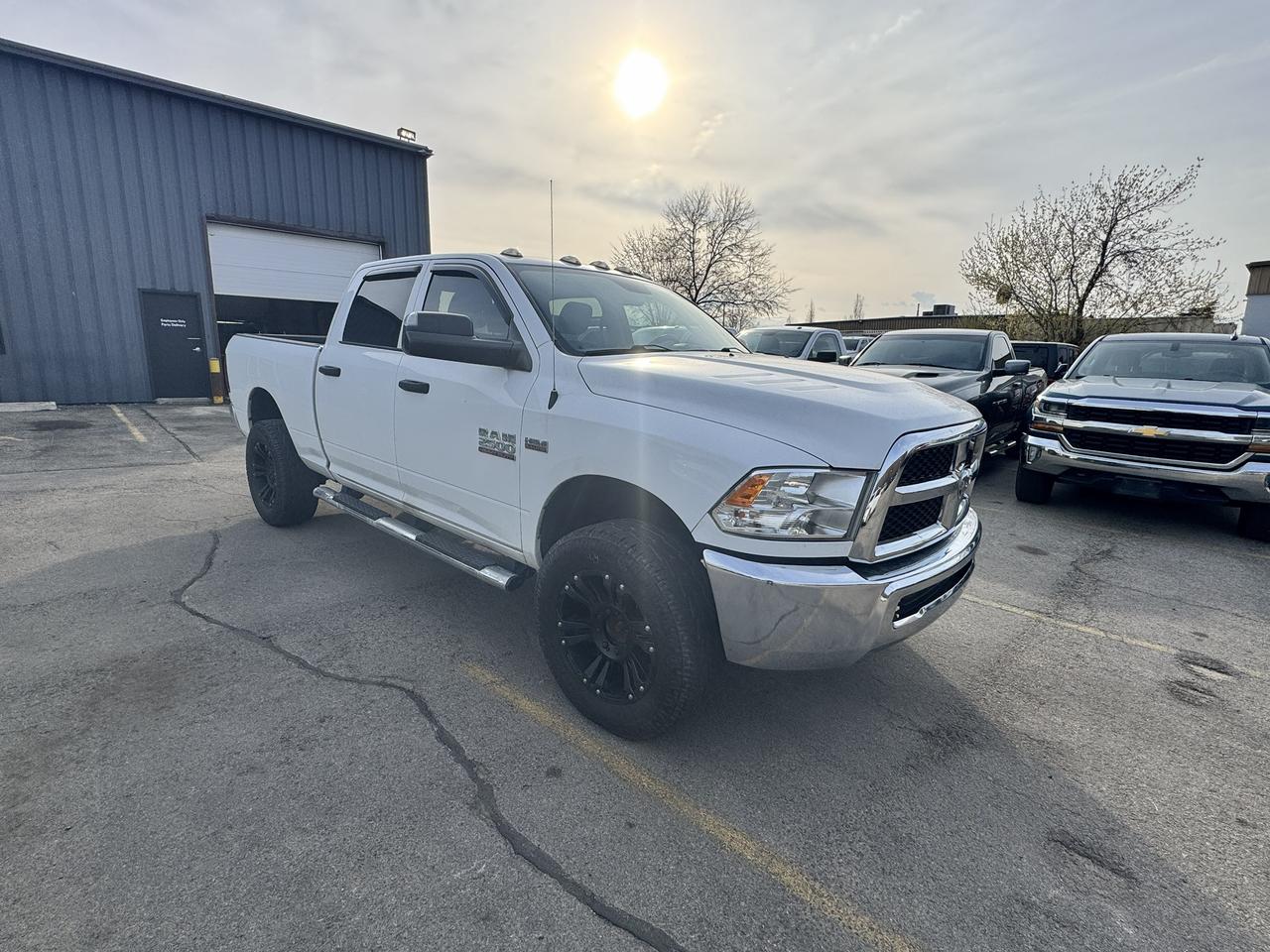 2018 RAM 2500 6'4L V8 Hemi Crew 4x4 Photo3