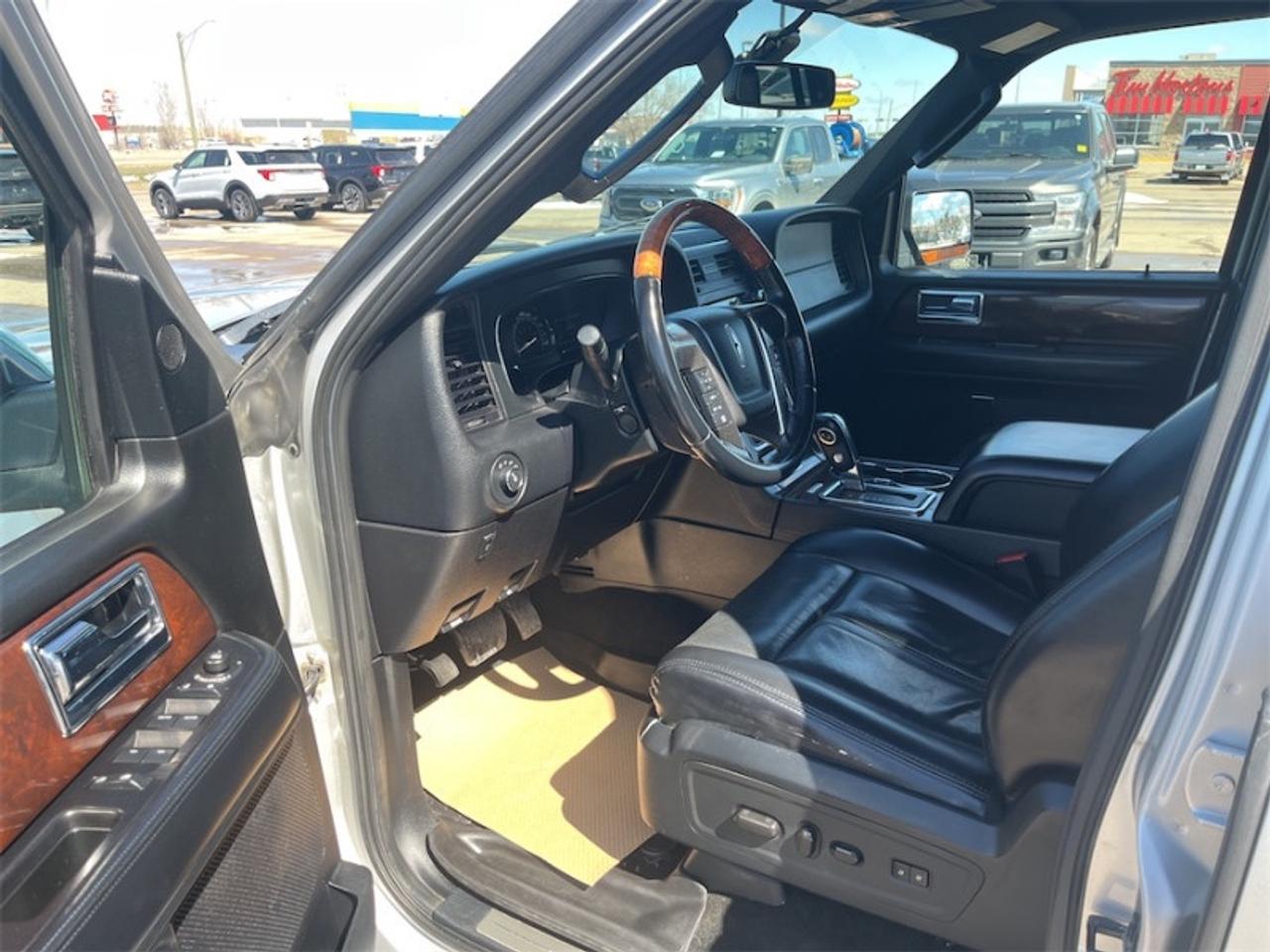 2017 Lincoln Navigator L Select  - Navigation Photo5
