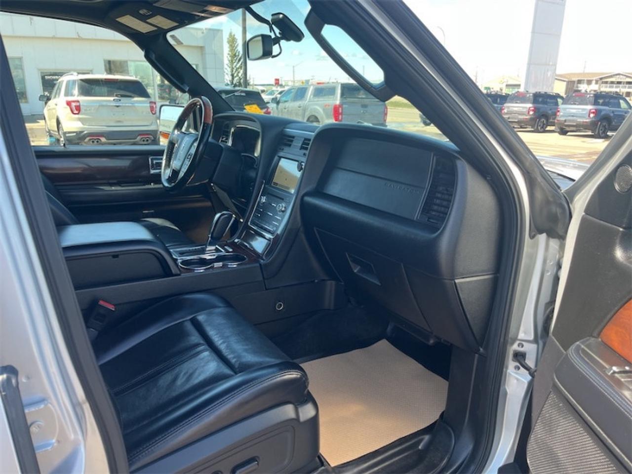 2017 Lincoln Navigator L Select  - Navigation Photo5