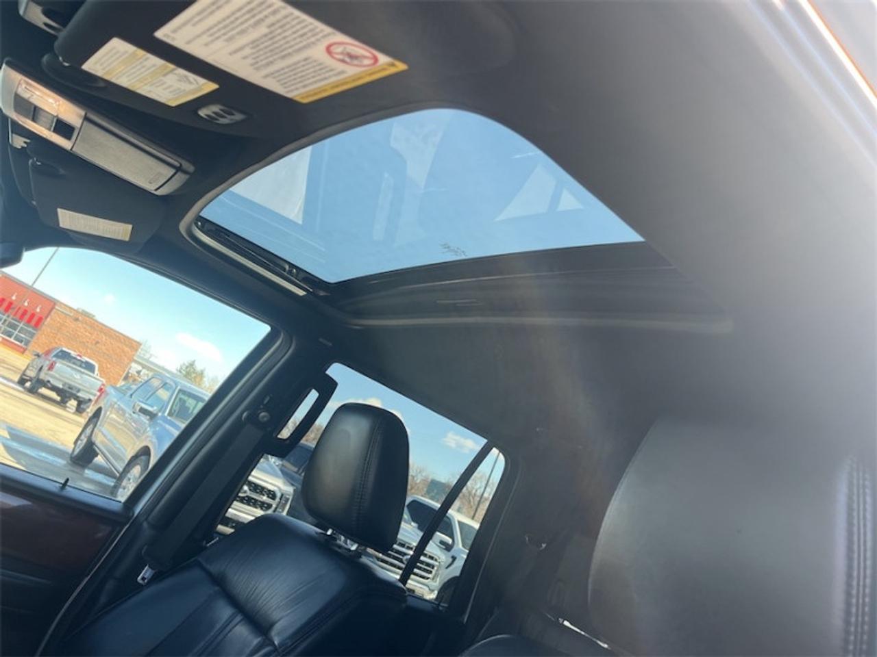 2017 Lincoln Navigator L Select  - Navigation Photo5