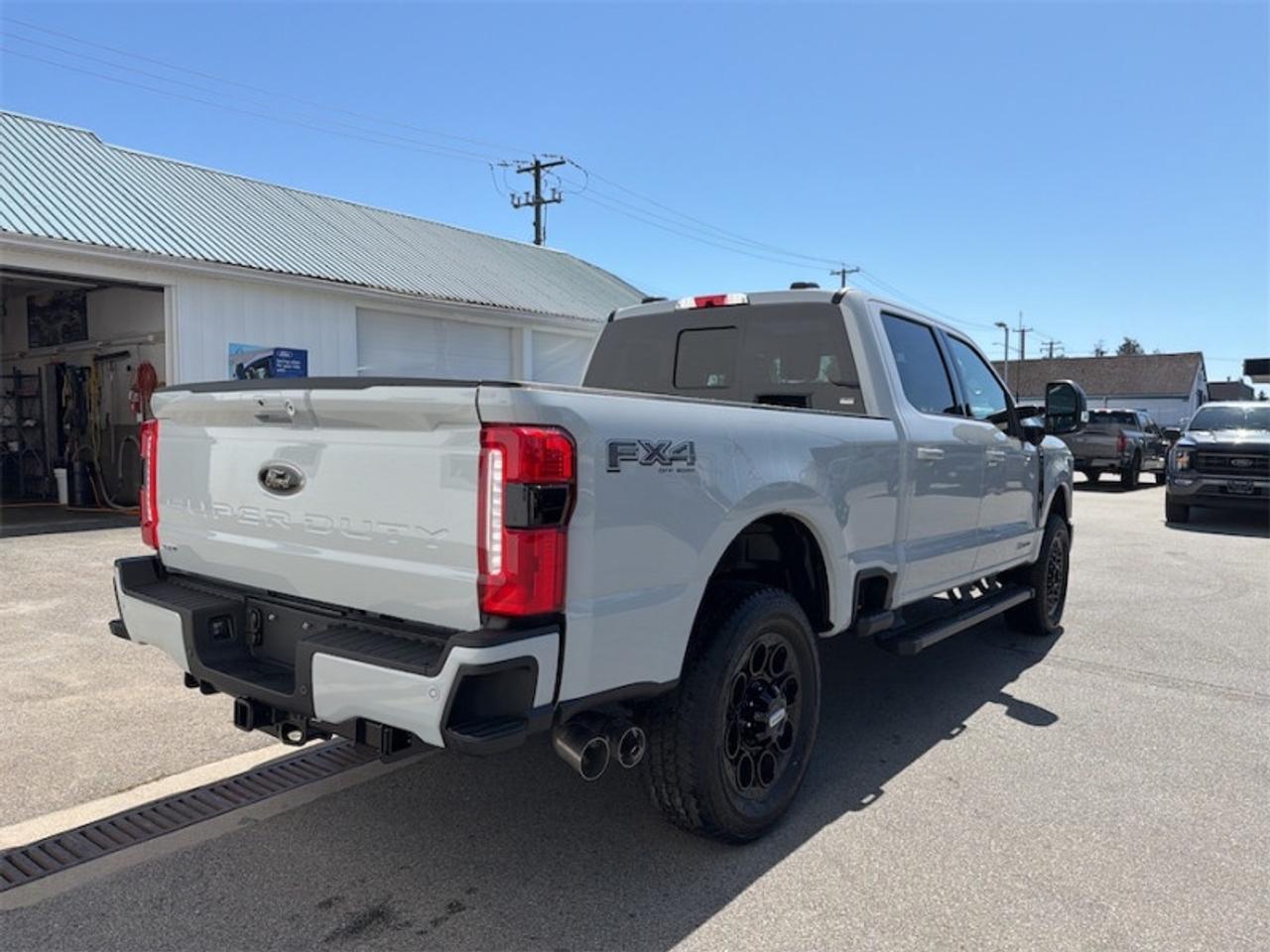 2026 Ford F-350 Super Duty Lariat  - Power Stroke Photo4