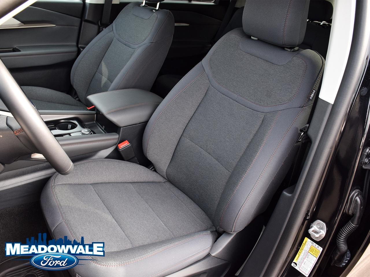 2025 Ford Explorer Active Photo