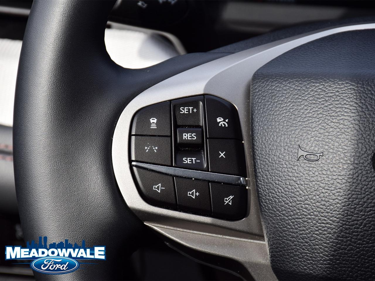 2025 Ford Explorer Active Photo