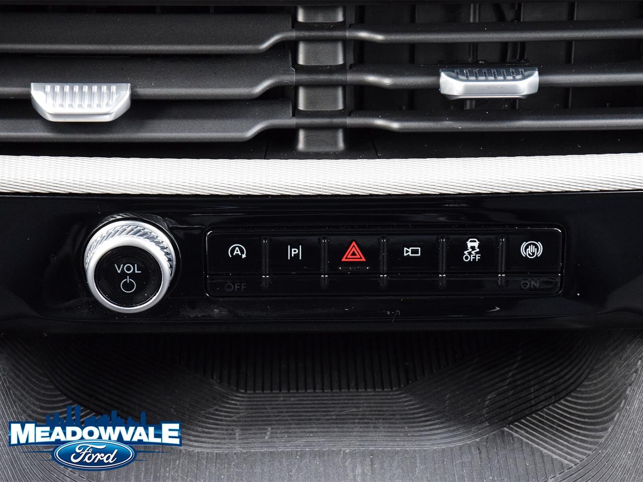 2025 Ford Explorer Active Photo