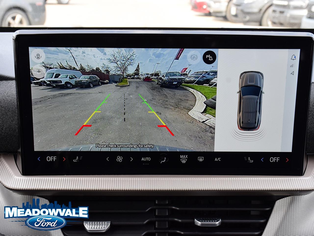 2025 Ford Explorer Active Photo