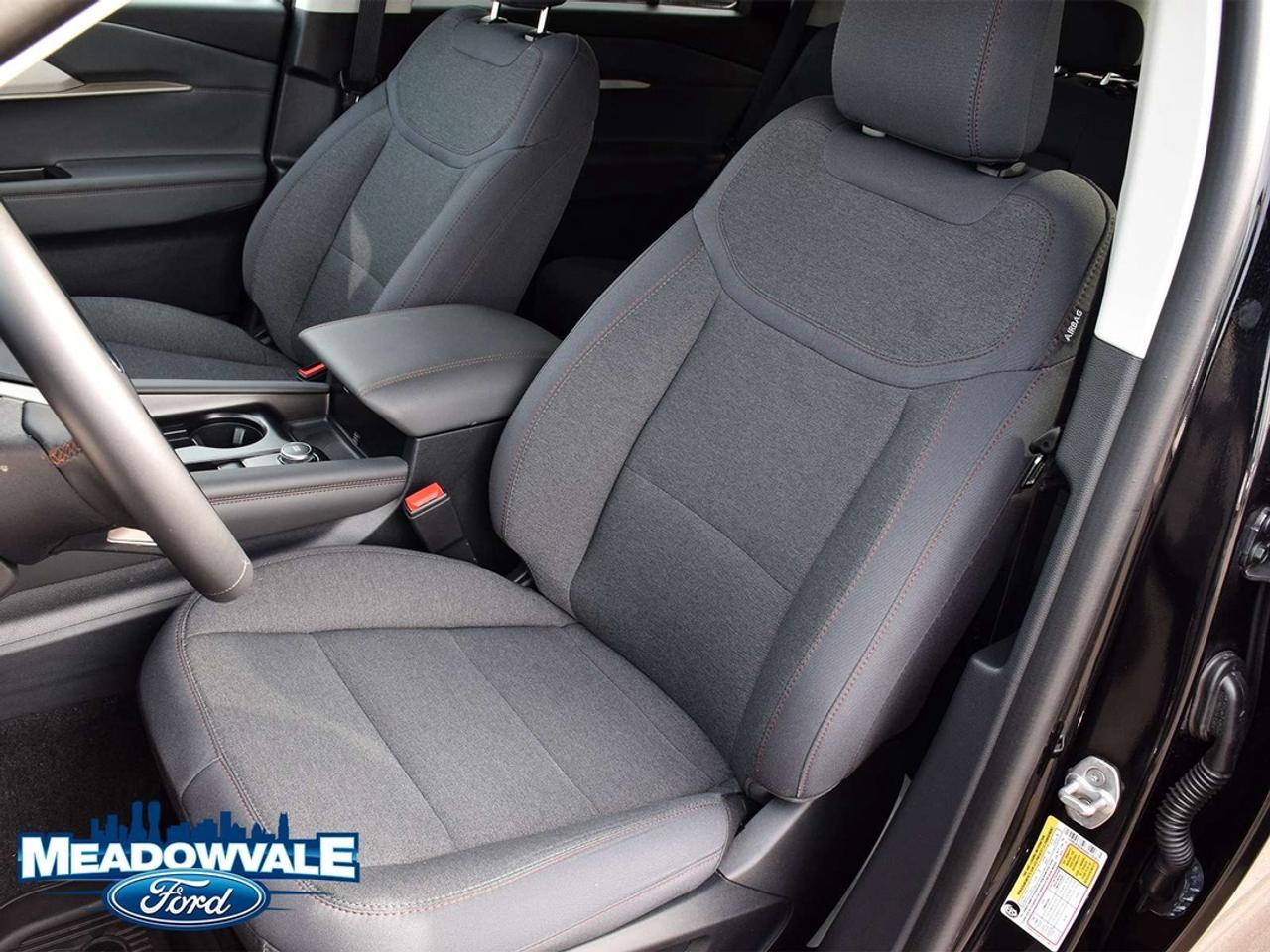 2025 Ford Explorer Active Photo