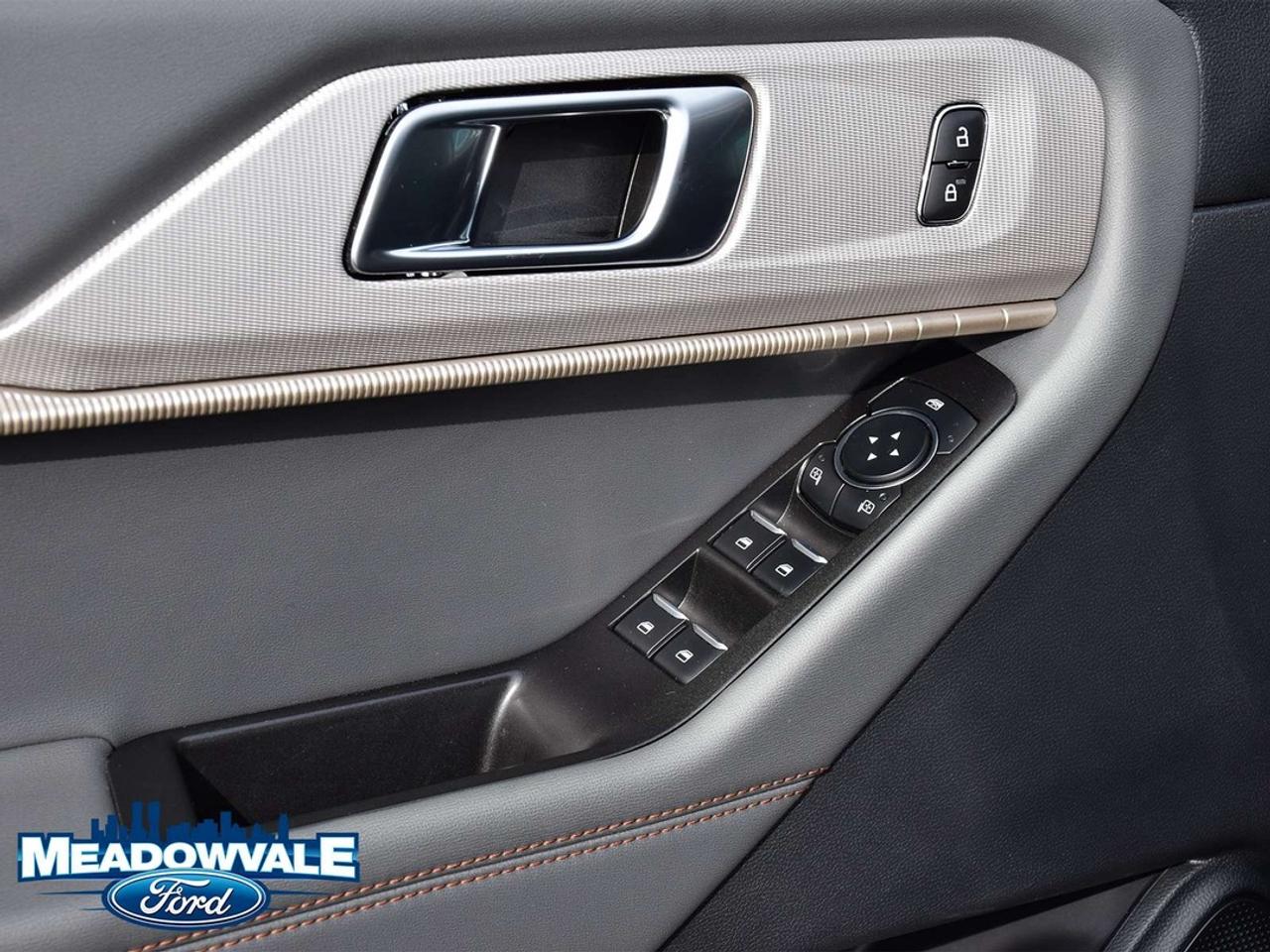 2025 Ford Explorer Active Photo