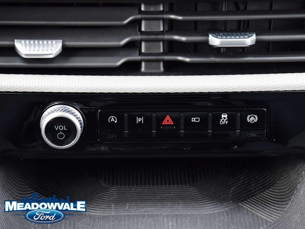 2025 Ford Explorer Active Photo