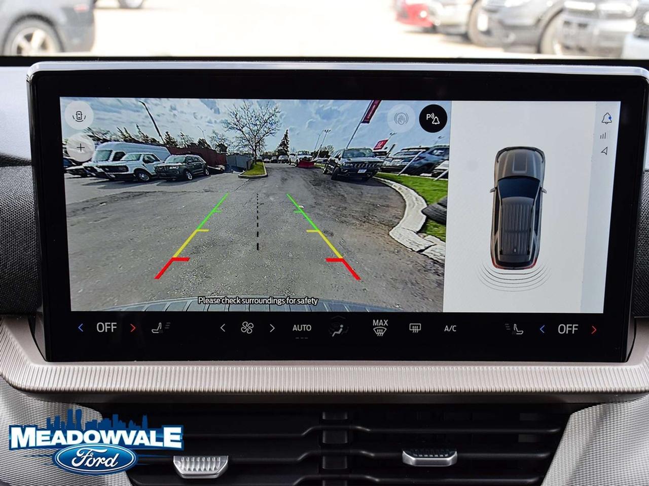 2025 Ford Explorer Active Photo