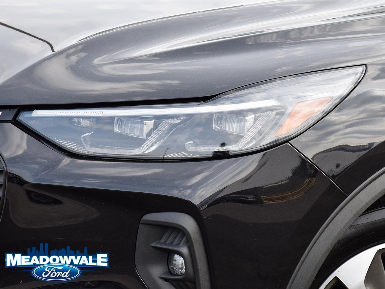 2024 Ford Escape Platinum Photo3
