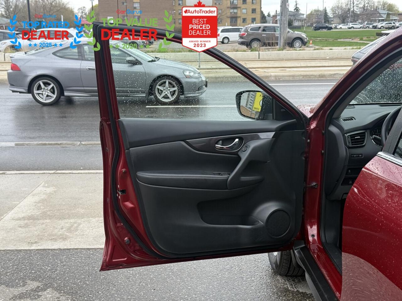 2018 Nissan Rogue SV AWD | PANO | REAR CAM | HEATED SEATS Photo